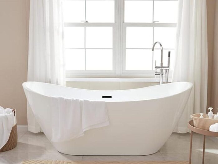 71 in. Acrylic Flatbottom Freestanding Bathtub in White/Matte Black